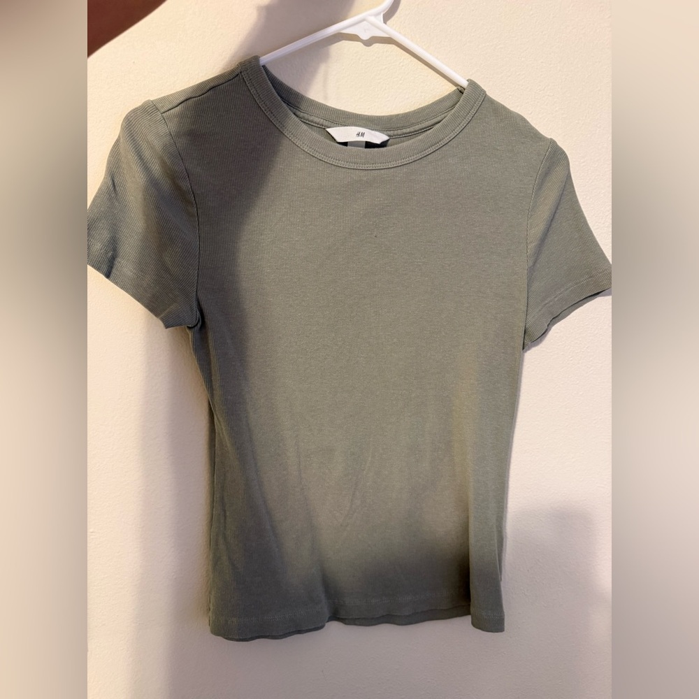 H&M Ribbed Crewneck Tee in Sage Green